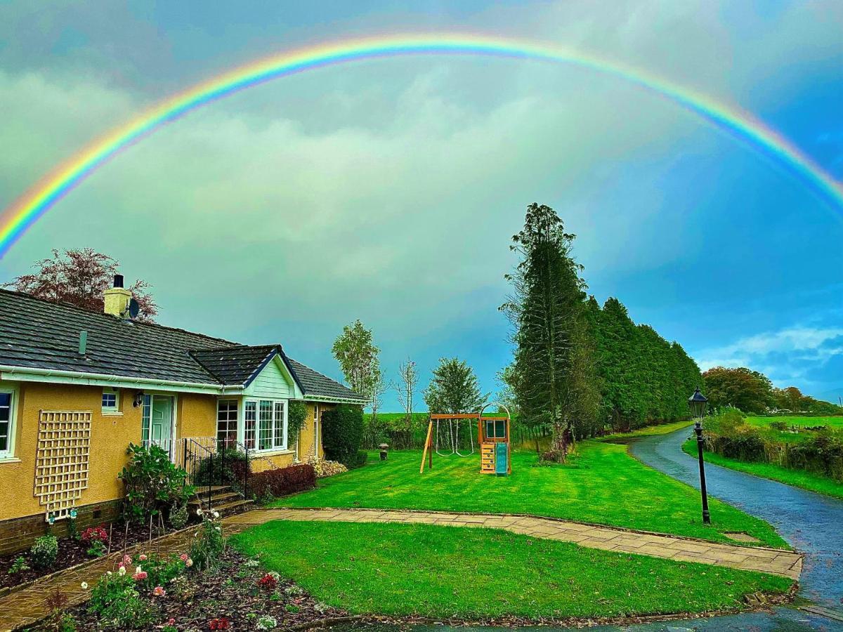 Finn Village "Mountain View Cottage" Private Garden, 9-Seater Hot Tub, Firepit & Pizza Stove Drymen Luaran gambar