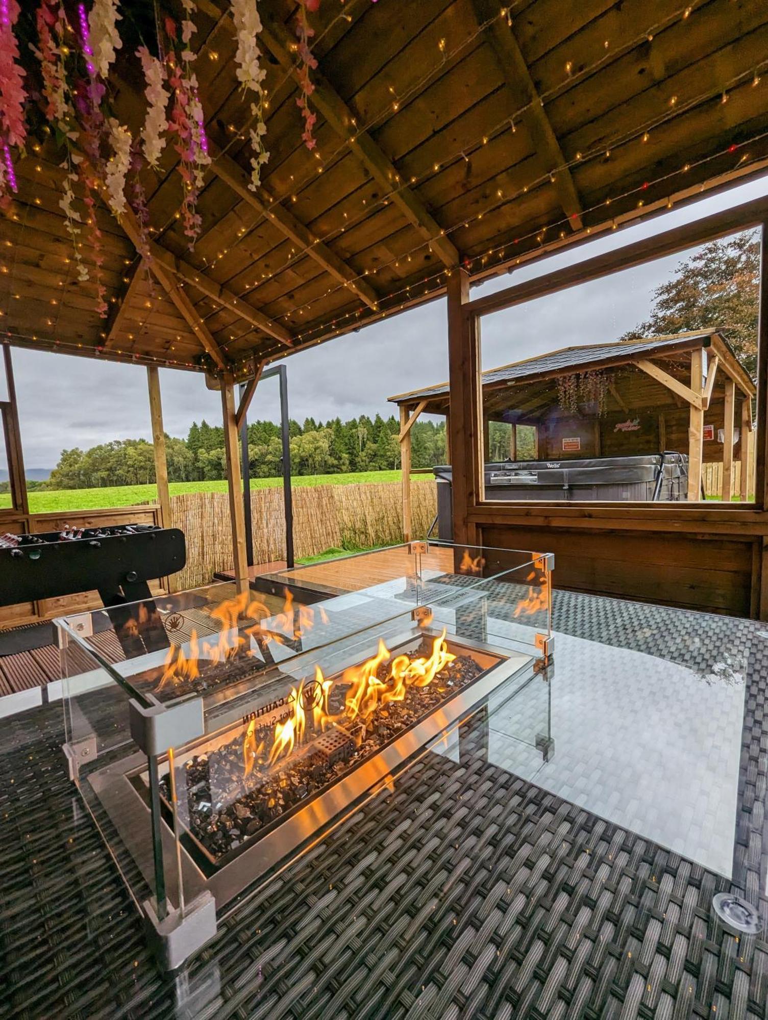 Finn Village "Mountain View Cottage" Private Garden, 9-Seater Hot Tub, Firepit & Pizza Stove Drymen Luaran gambar